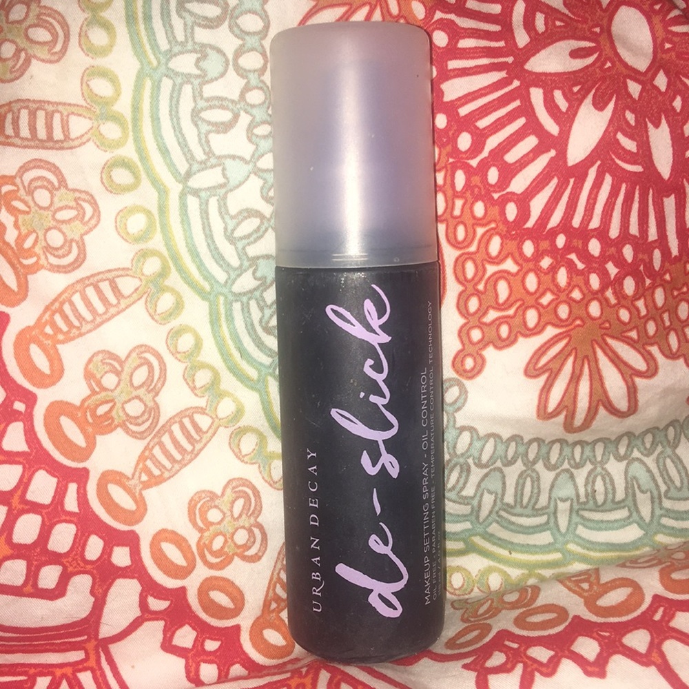Urban decay deslick setting spray